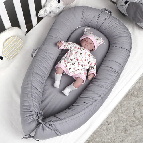 reducteur de lit gris pour bébé