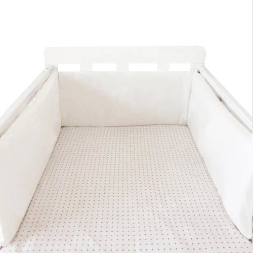 tour-de-lit-pare-choc-blanc-doux-confortable